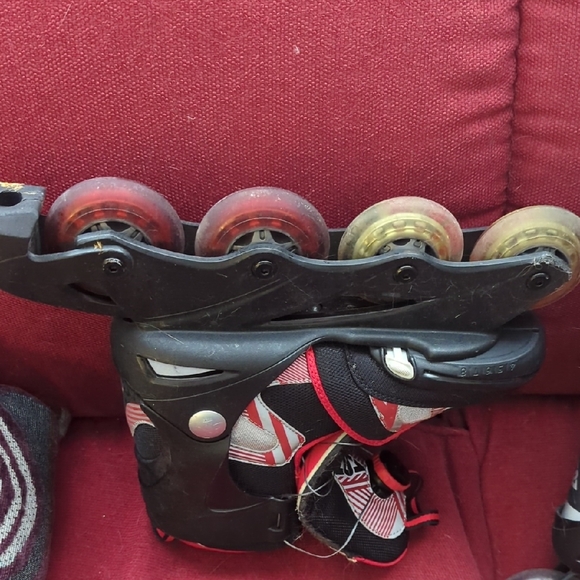 Roller Blades  Sleek Black and Red Shoes for Style and Comfort - Picture 2 of 5